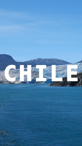 Vertikale-Videoaufnahme-Eines-Gletschers-Und-Einer-Landschaft,-überlagert-Mit-Einer-Animierten-Grafik,-Die-„Chile“-Darstellt